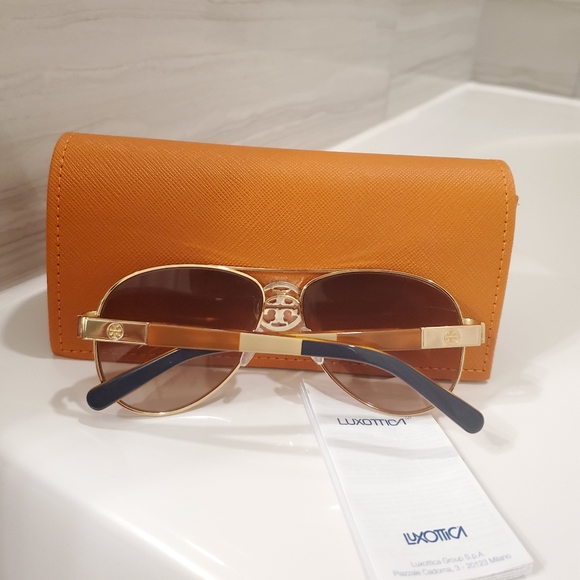 Tory Burch Accessories - TORY BURCH Aviator Women's Sunglasses